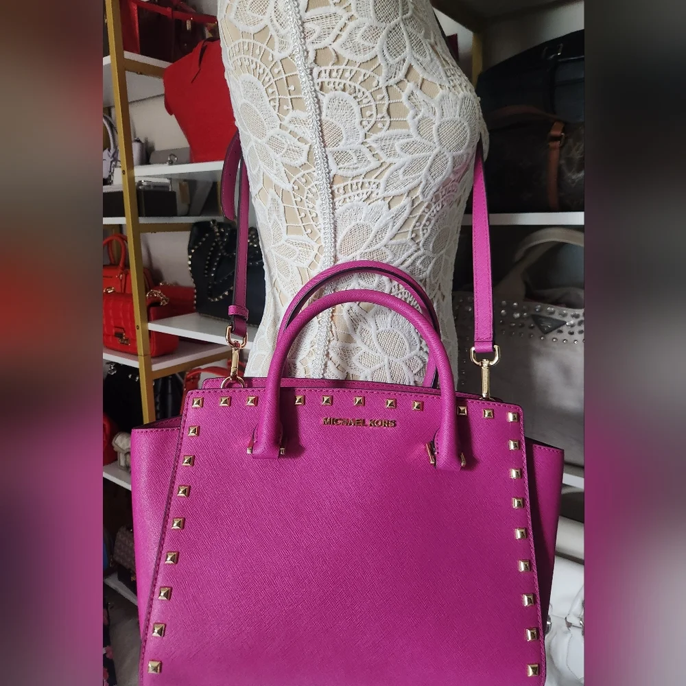 Gorgeous hot pink Michael Kors Selma Mdm Studded convertible crossbody bag - Picture 2 of 14